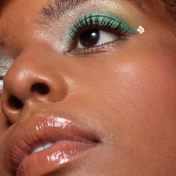 Urban Decay Wild Lash Vegan Olant Flowered Volumizing Mascara - Picture 9 of 10